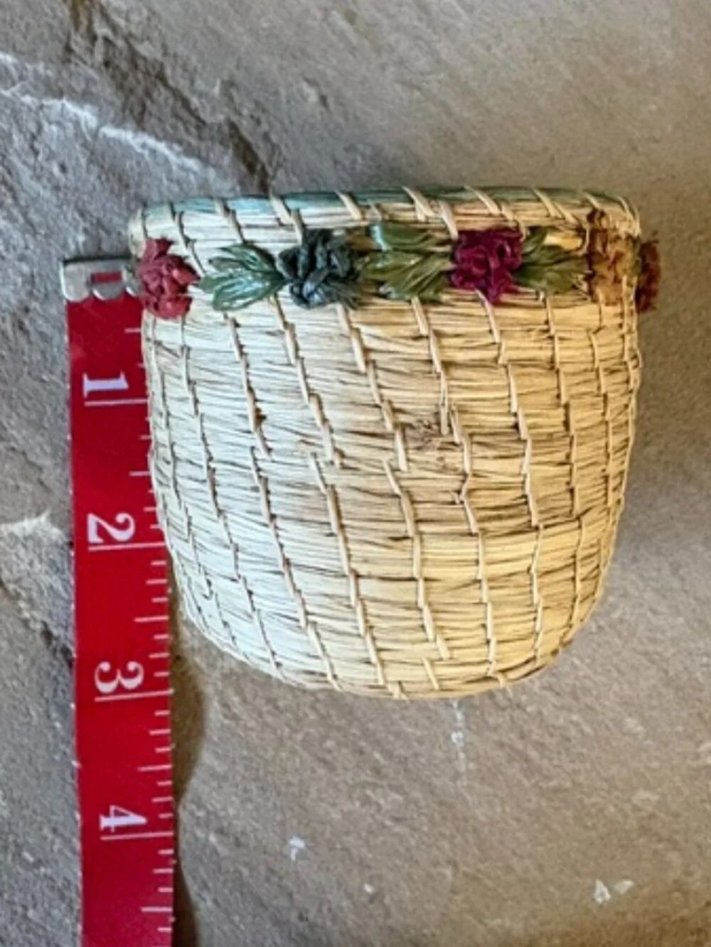 Charming Vintage 1950s or 60s Handmade Bermuda Souvenir Wee Basket Floral Motif